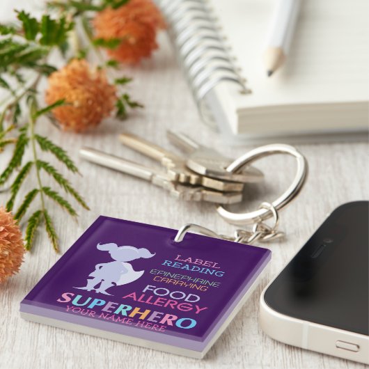 食物アレルギー警報女の子のスーパーヒーローはカスタムをからかいます キーホルダー (正面右)