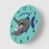 飢えたピラニおもしろいャ漫画のイラストレーション ラウンド壁時計 (傾斜)