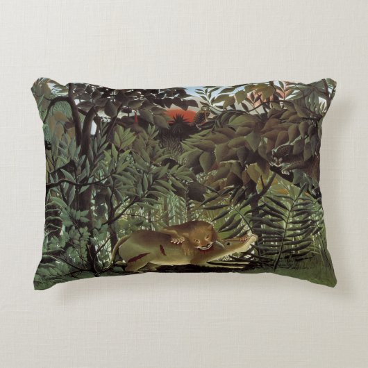 飢えたライオンbyアンリ・ルソー，ヴィンテージ野生動物 アクセントクッション (正面)
