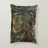 飢えたライオンbyアンリ・ルソー，ヴィンテージ野生動物 アクセントクッション (裏面(縦))