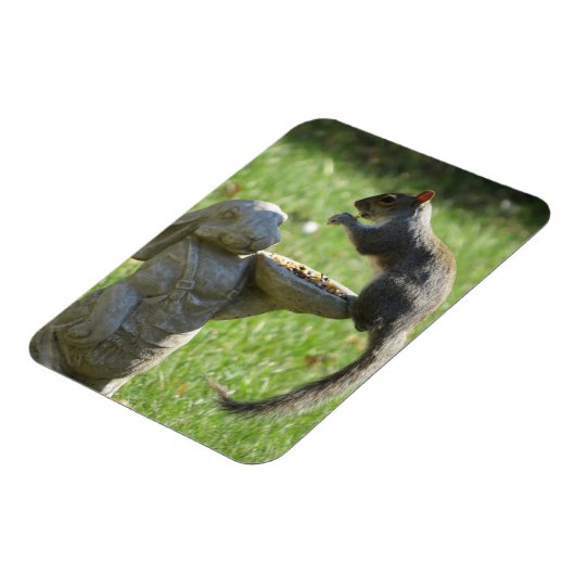 飢えたリスとバニーの彫像の磁石 マグネット (左側)