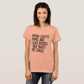 飲み物のコーヒーは芸術に本の取得昼寝の飼い犬を読ませます Tシャツ (正面フル)
