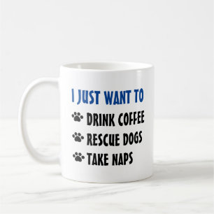飲み物のコーヒー、救助犬は、昼寝を取ります コーヒーマグカップ