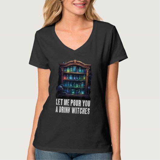 飲み物の魔女を注いで魔法 Tシャツ (正面)