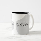 飲み物はテーブルではなく、ここに入る！マグカップ引用文 おもしろい ツートーンマグカップ (正面右)