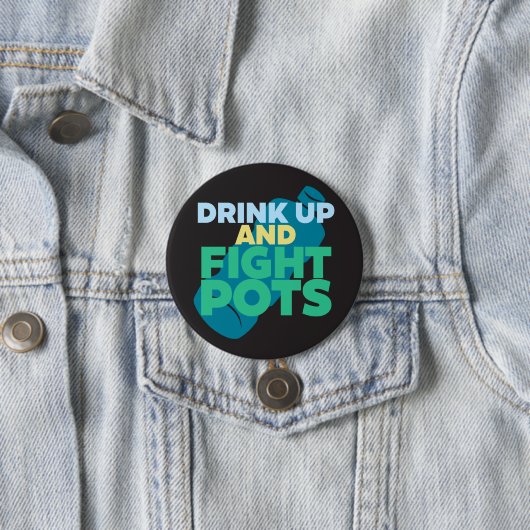 飲み物上りおよび戦いのポットの認識度の暗い色 缶バッジ (インサイチュ)