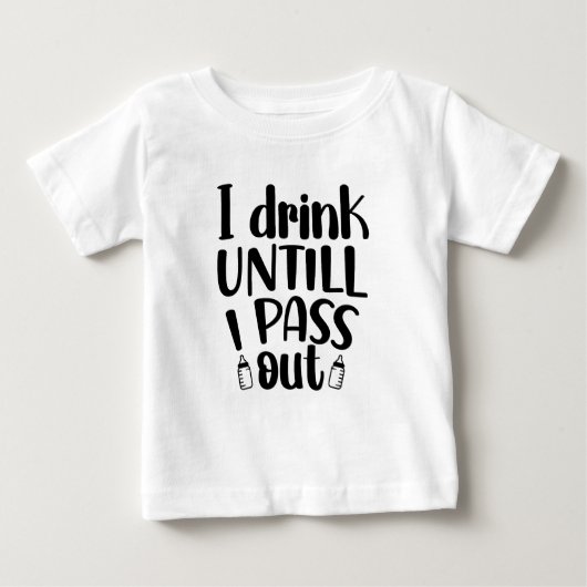 飲み過ぎるまで飲む |クールベビーボトル ベビーTシャツ (正面)