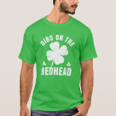 飲み酒を飲む赤毛おもしろいのSt patricks day Tシャツ (正面)