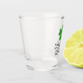 飲むアイリッシュクローバーセントパトリックの日 ショットグラス (左)