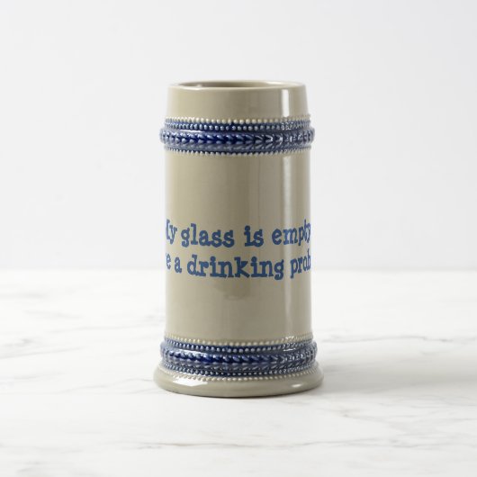 飲む問題のマグ ビールジョッキ (中央)