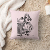 飲む（不思議の国のアリスの冒険） クッション (ブランケット)