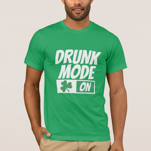 飲モードオンアイリッシュSt patricks dayユーモア Tシャツ (正面)