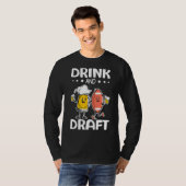 飲料及びビールサッカー荷車を引くファンタジー Tシャツ (正面フル)
