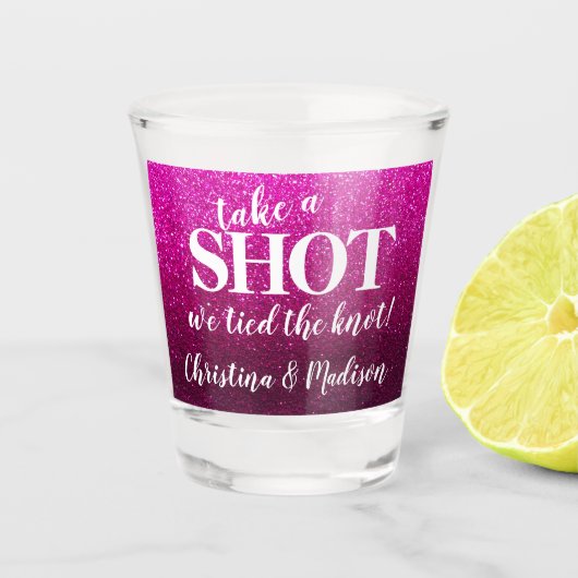 飲用おもしろい引用文トレンディー結婚グリッターパーティー ショットグラス (正面)