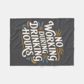 飲酒時間中は仕事しない 面白い飲酒ク フリースブランケット (正面(横))