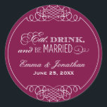 飲食べみとBeバ結婚したルグンディ結婚のモノグラム ラウンドシール<br><div class="desc">バーガン結婚ディのワインカラーで食べテーマの「ドリンクとベ結婚したー」を使用したラウンドのモノグラムの好意ステッ赤と白カー。新郎新婦の名前と日付でパーソナライズ結婚する。</div>