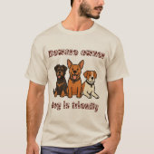 飼い主に気をつけろ 犬は友好的 | 面白い犬好き Tシャツ (正面)