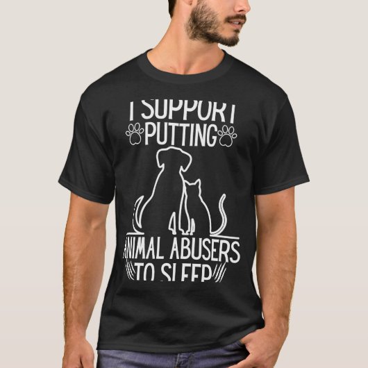 飼い主の方々が飼い犬の猫寝をサポート Tシャツ (正面)