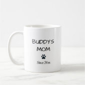 飼い慣らされた犬の母（前足） コーヒーマグカップ (左)