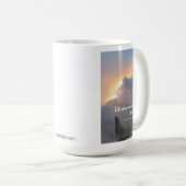 飼い慣らされていない女性（本の表紙）マグカップ。 コーヒーマグカップ (正面右)