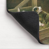 飼い葉桶の古い納屋周囲の庭のヴィンテージのろば及び小犬 マウスパッド (コーナー)