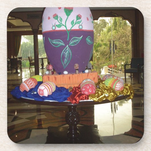 飾られたイースターエッグのアートプリント コースター (正面)