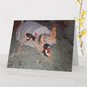 飾られた庭をすべるペンギンたち カード (黄色い花)