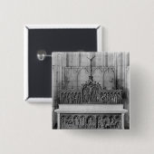 飾られる祭壇および2つの祭壇の背後の飾り 缶バッジ (正面&裏面)