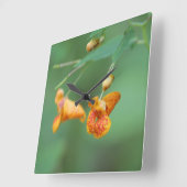 飾りオレンジ色の野花 スクエア壁時計 (傾斜)