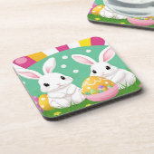 飾り卵を使った愛らしいイースターバニー コースター (左側)