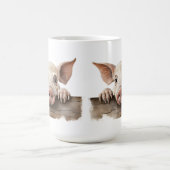 飾り気のない子豚が柵の上を覗く コーヒーマグカップ (中央)