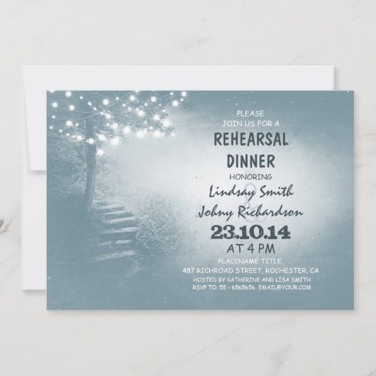 飾り灯の付いた木で、素朴なリハーサルディナーを行う 招待状 (正面)