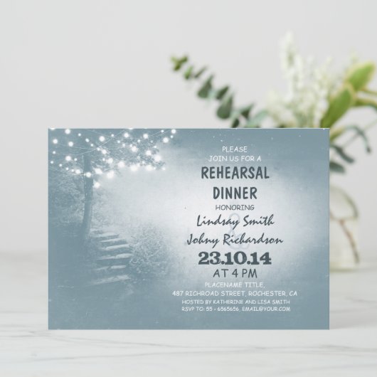 飾り灯の付いた木で、素朴なリハーサルディナーを行う 招待状 (スタンド正面)