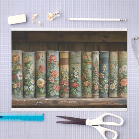 飾り立てられた花を持つ古い本の列 薄葉紙 (クラフト)