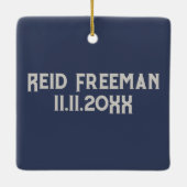 「養子縁組岩」養子縁組日氏名と日付キッド セラミックオーナメント (裏面)