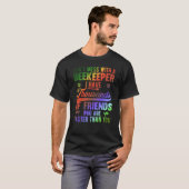 養蜂家と面倒を見ない Tシャツ (正面フル)