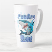 餌帯のサメ、漫画スタイル カフェラテマグ (右アングル)