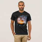 首なし騎士のカボチャのランタン　炎と化す Tシャツ (正面フル)