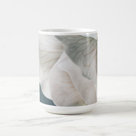 香りのエレガンス：開花のマグノリア コーヒーマグカップ (中央)