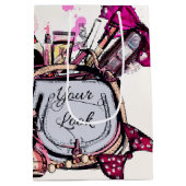 香水、赤い口紅、ハイヒールの靴 ミディアムペーパーバッグ (裏面)