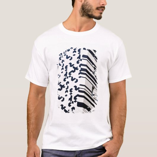 香港のモダンなモノクロ建築 Tシャツ (正面)