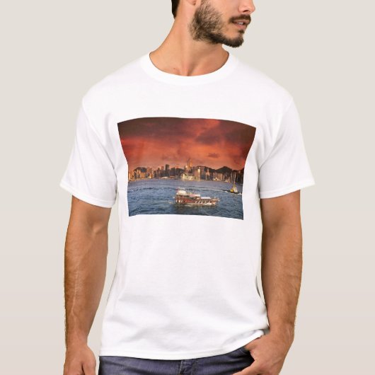 香港の夕焼けの港 Tシャツ (正面)