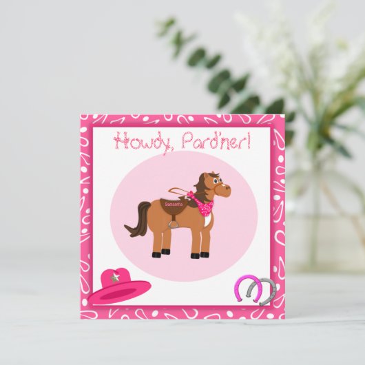 馬およびピンクのペイズリーの女性のカーボーイの誕生会 招待状 (スタンド正面)