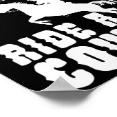 馬がカウボーイの馬に乗っおもしろいて男性に乗るのを除く ポスター (角)