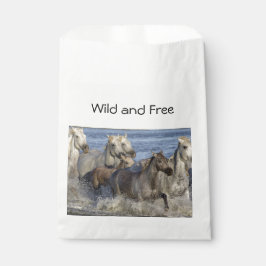 馬が水の中を駆け回る フェイバーバッグ