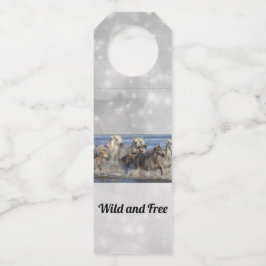 馬が水の中を駆け回る ボトルネックタグ