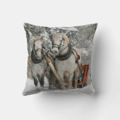 馬が荷車を引くそりを引く クッション (裏面)