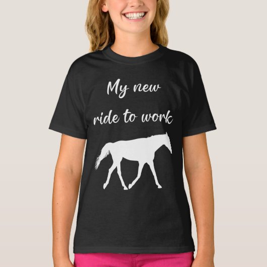 馬で働く私の新しい乗り物おもしろい Tシャツ (正面)