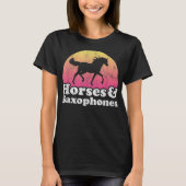 馬とサックスを持つ女性または女の子馬 Tシャツ (正面)