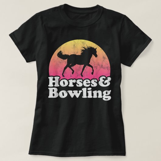 馬とボウリングをする女性または女の子と馬 Tシャツ (デザイン正面)